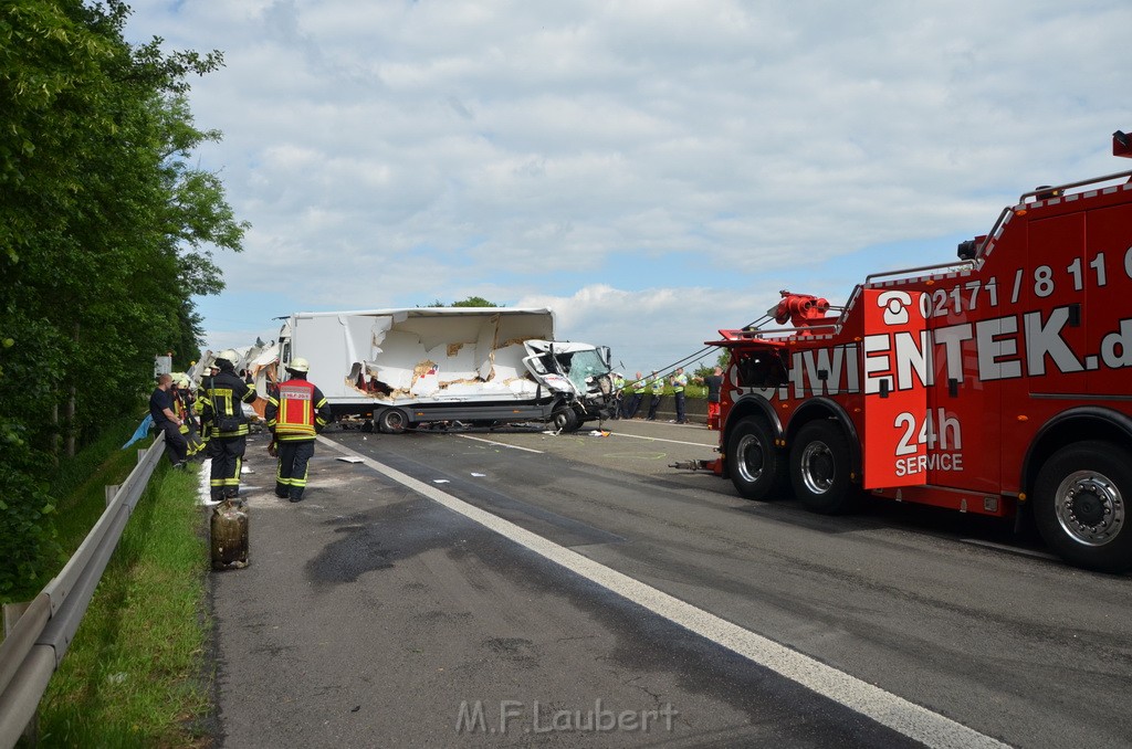 Schwerer VU A 1 Rich Koeln hinter AS Burscheid P277.JPG - Miklos Laubert